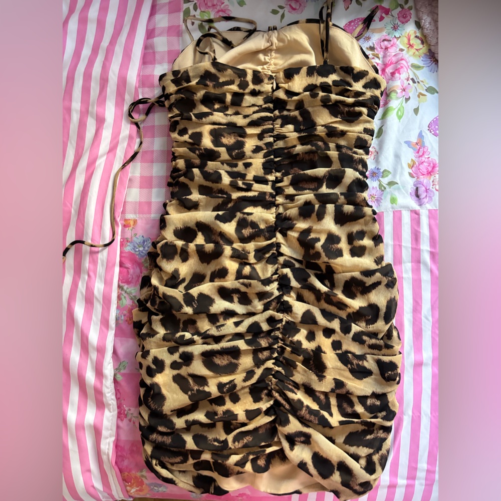 CHEETAH PRINT DESIGN MINI BODYCON DRESS - Picture 2 of 3